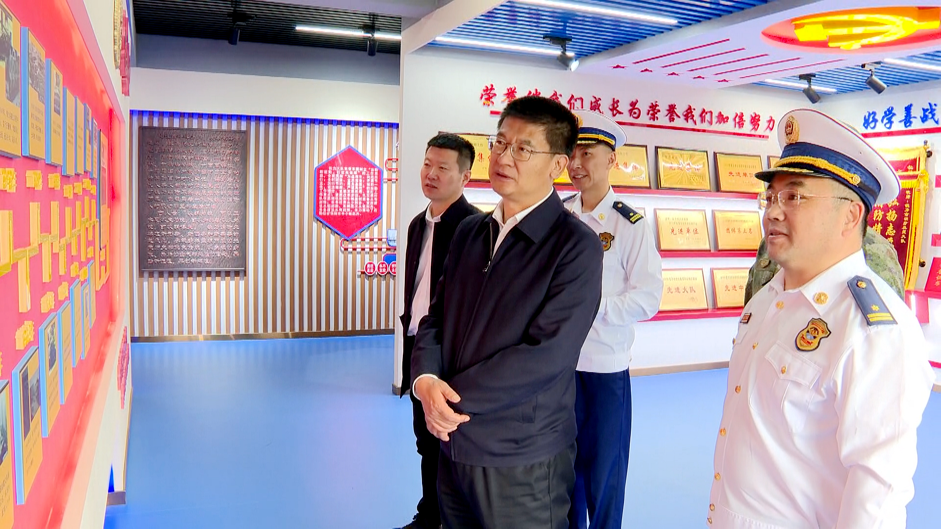 呂曉光到消防救援大隊現(xiàn)場辦公
